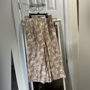 Stylish Tahari Palazzo Pocketed Linen Pants in Cr/Tan Palm Leaf print sz L